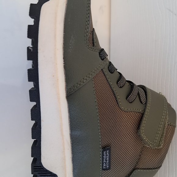 H&M Boys waterproof high tops - NWOT - size 12 - Picture 4 of 6